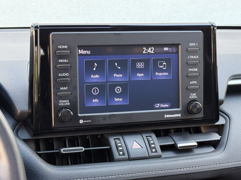 Used 2022 Toyota RAV4 XLE Premium AWD/4WD image 17