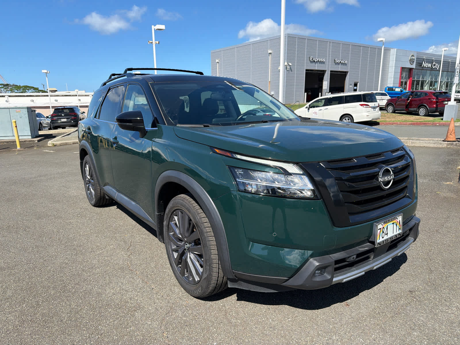 Used 2022 Nissan Pathfinder SL w/ SL Premium Package FWD image 2