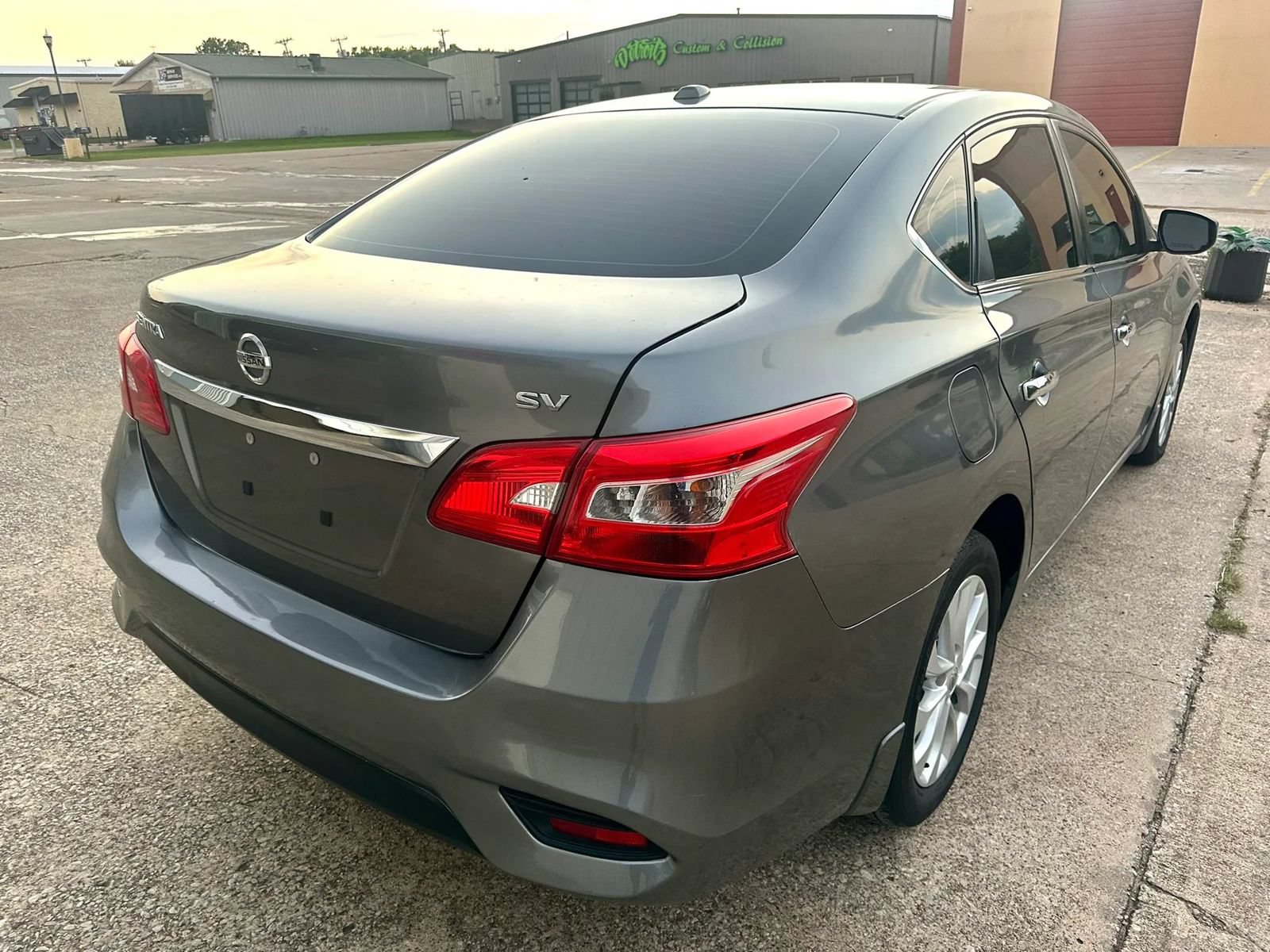 Used 2018 Nissan Sentra SV FWD image 6