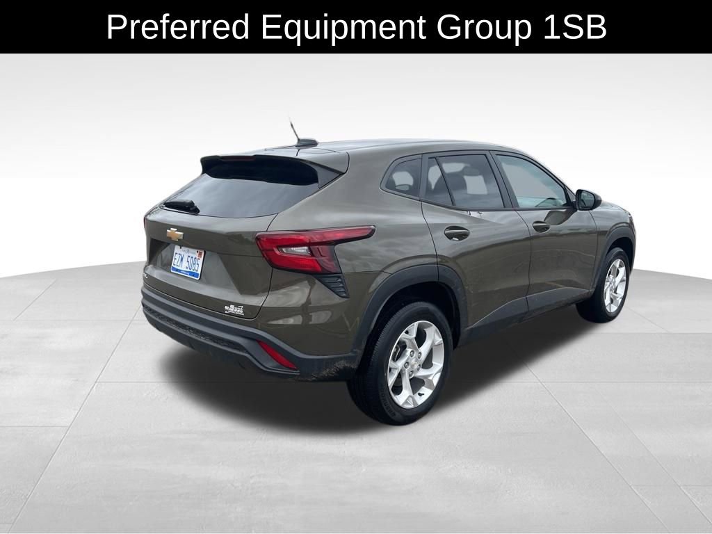 Used 2024 Chevrolet Trax LS w/ LS Convenience Package image 8