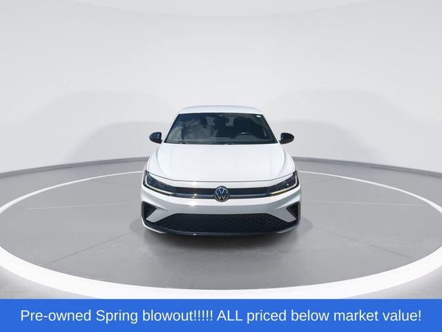 Used 2025 Volkswagen Jetta Sport FWD image 3
