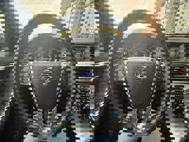 Used 2017 Volvo V60 T5 Premier w/ Convenience Package image 19