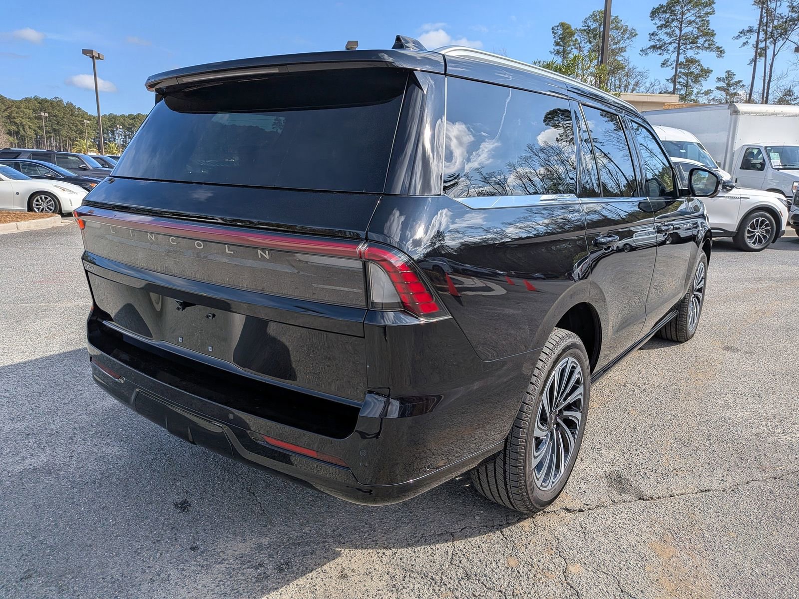 Used 2025 Lincoln Navigator Black Label image 5
