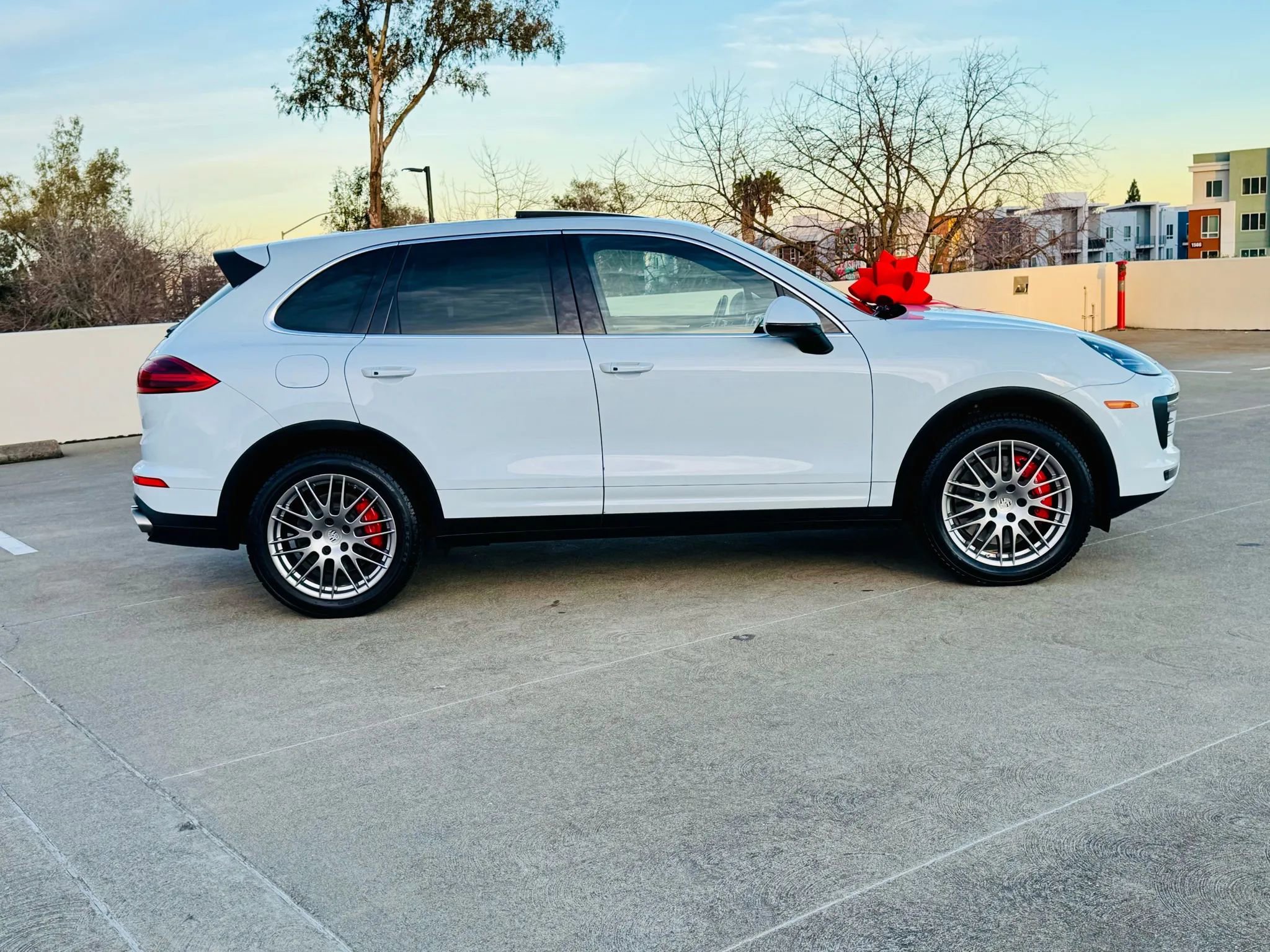 Used 2015 Porsche Cayenne Turbo image 5