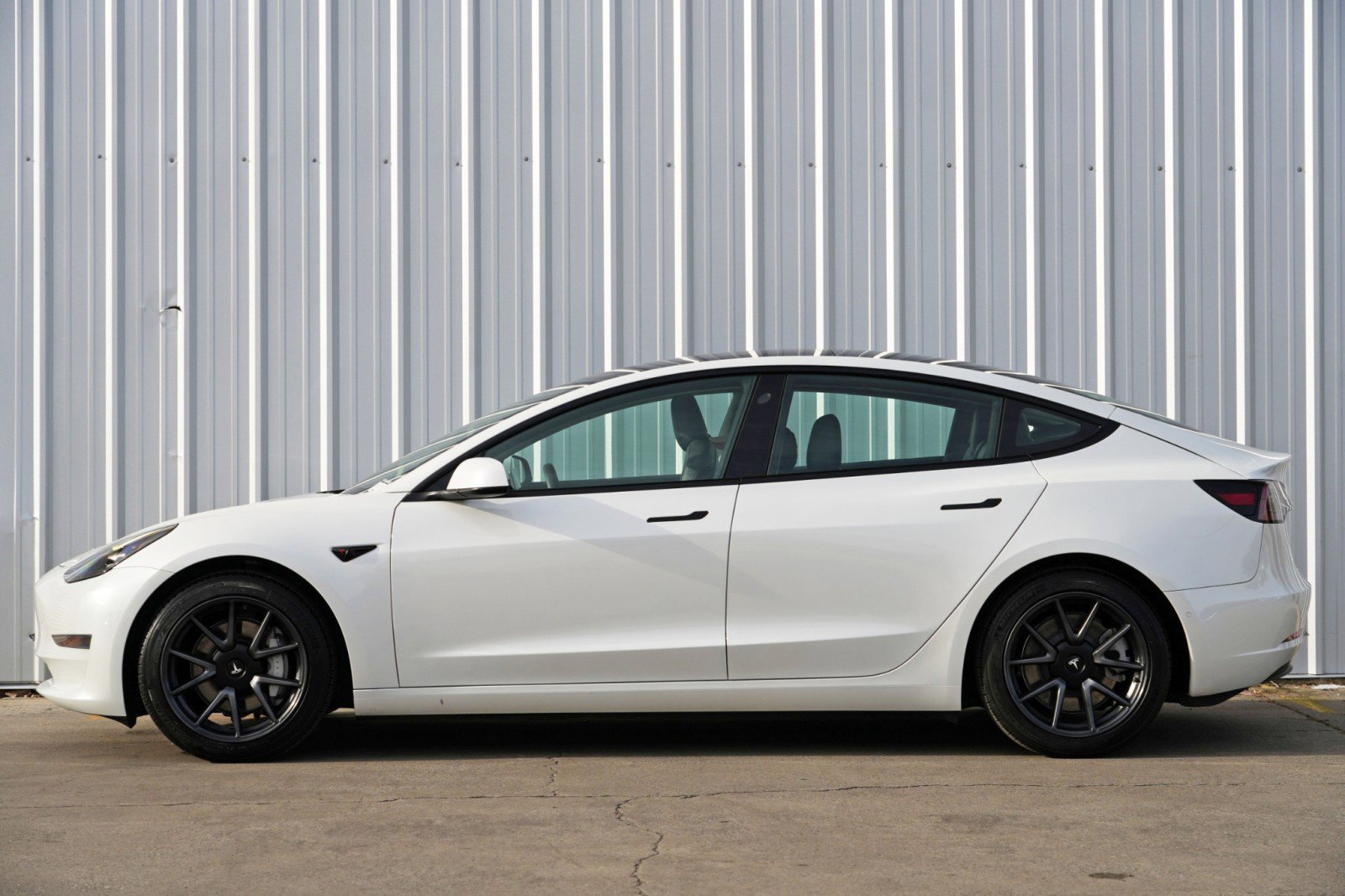 Used 2021 Tesla Model 3 Standard Range Plus image 9