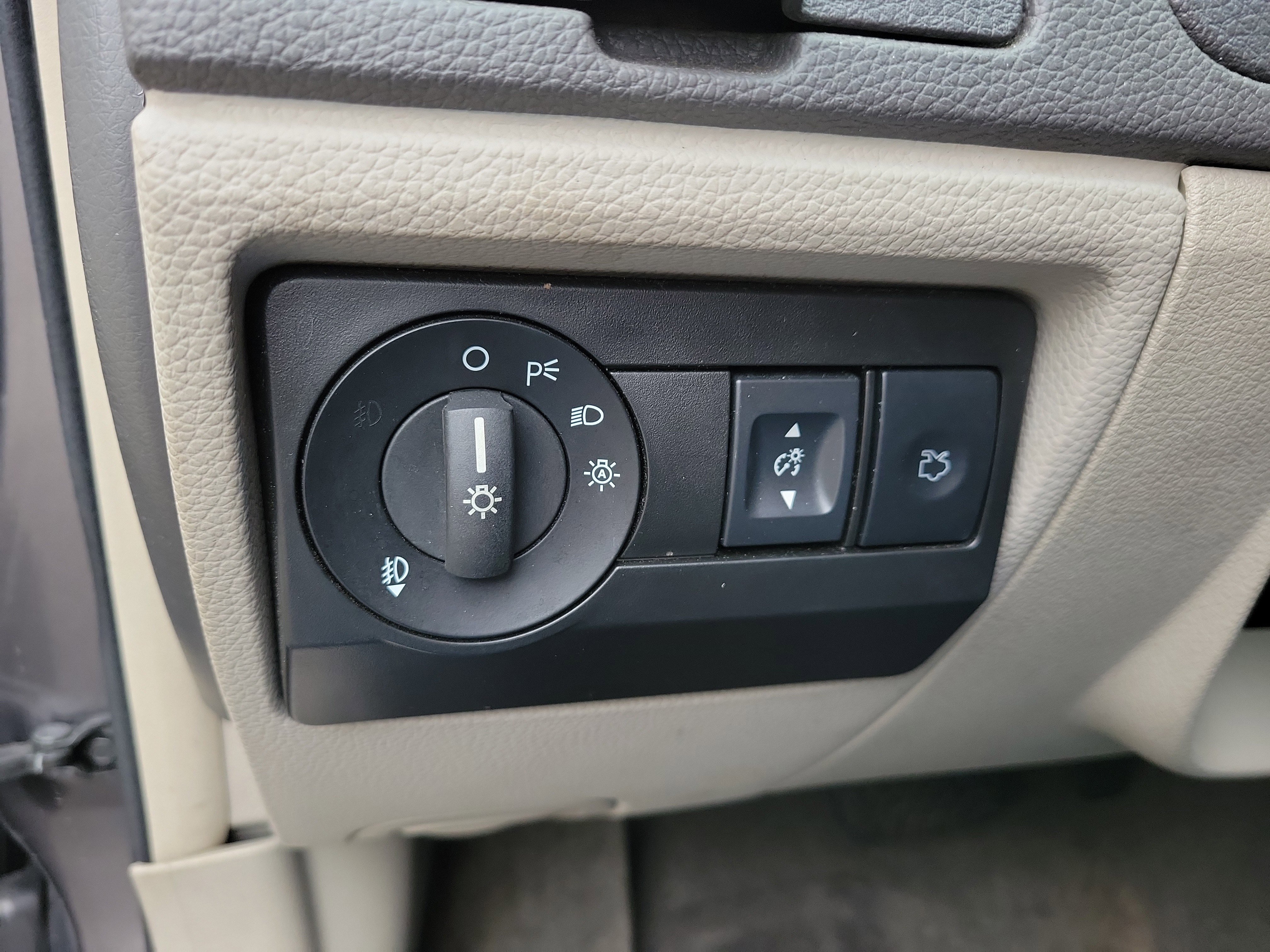 Used 2012 Ford Fusion SEL image 28