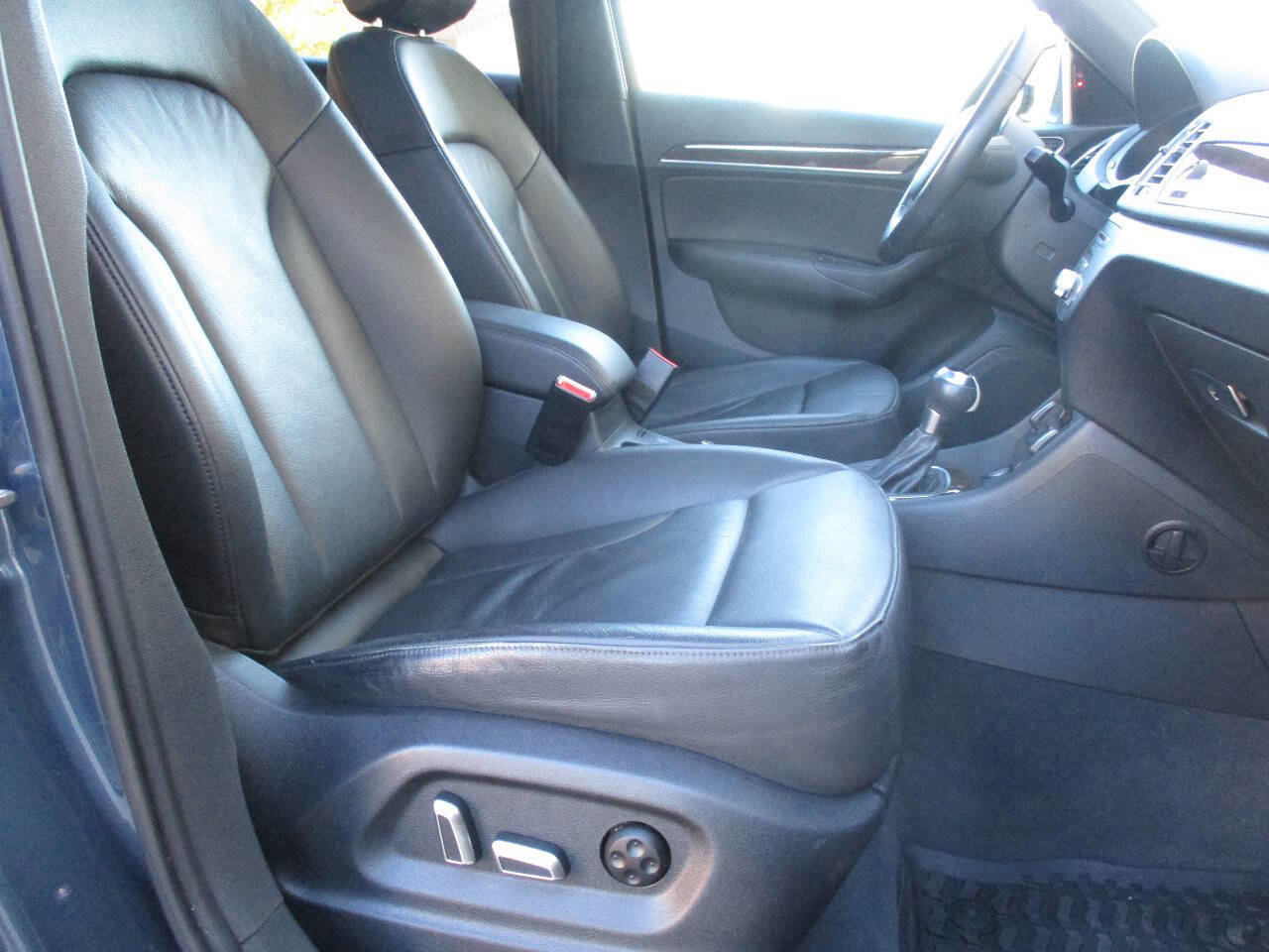 Used 2018 Audi Q3 2.0T Premium Plus w/ Premium Plus Package image 29