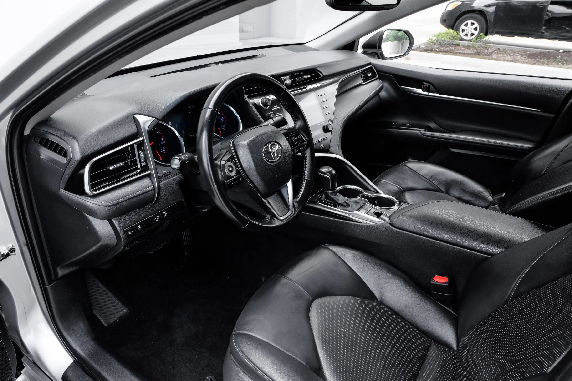 Used 2020 Toyota Camry XSE FWD image 16