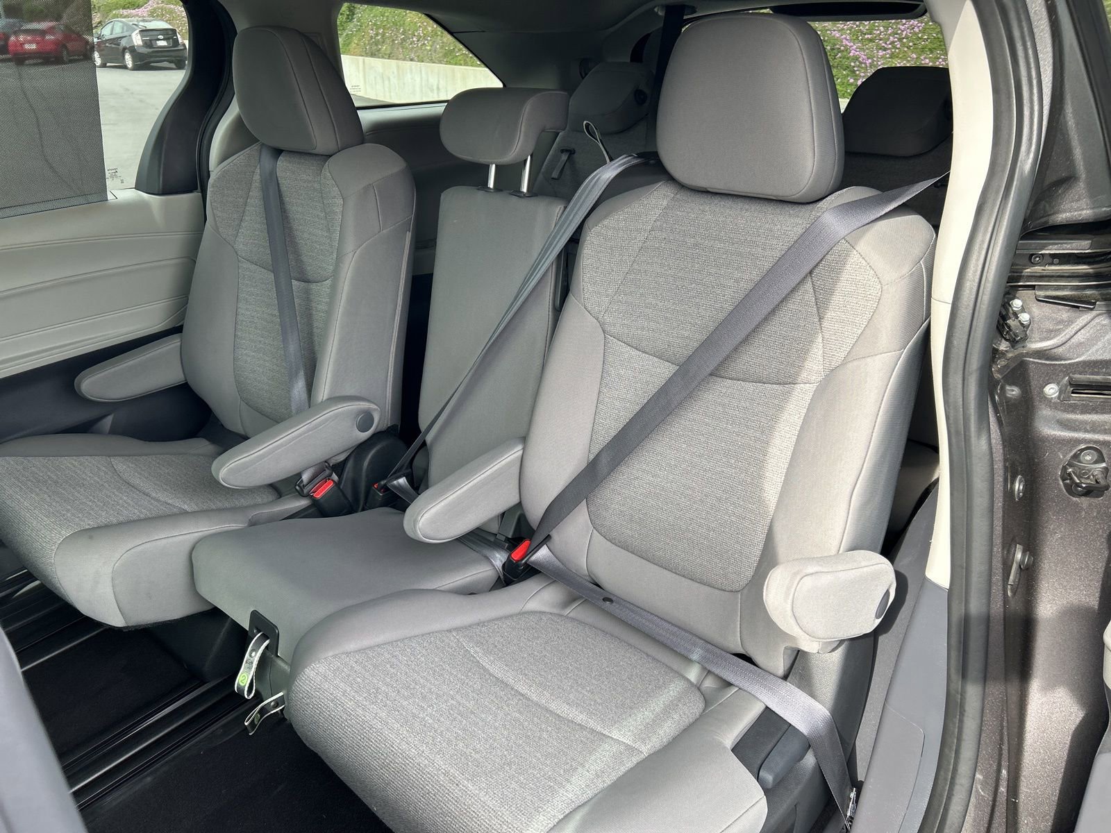 Used 2024 Toyota Sienna LE image 7