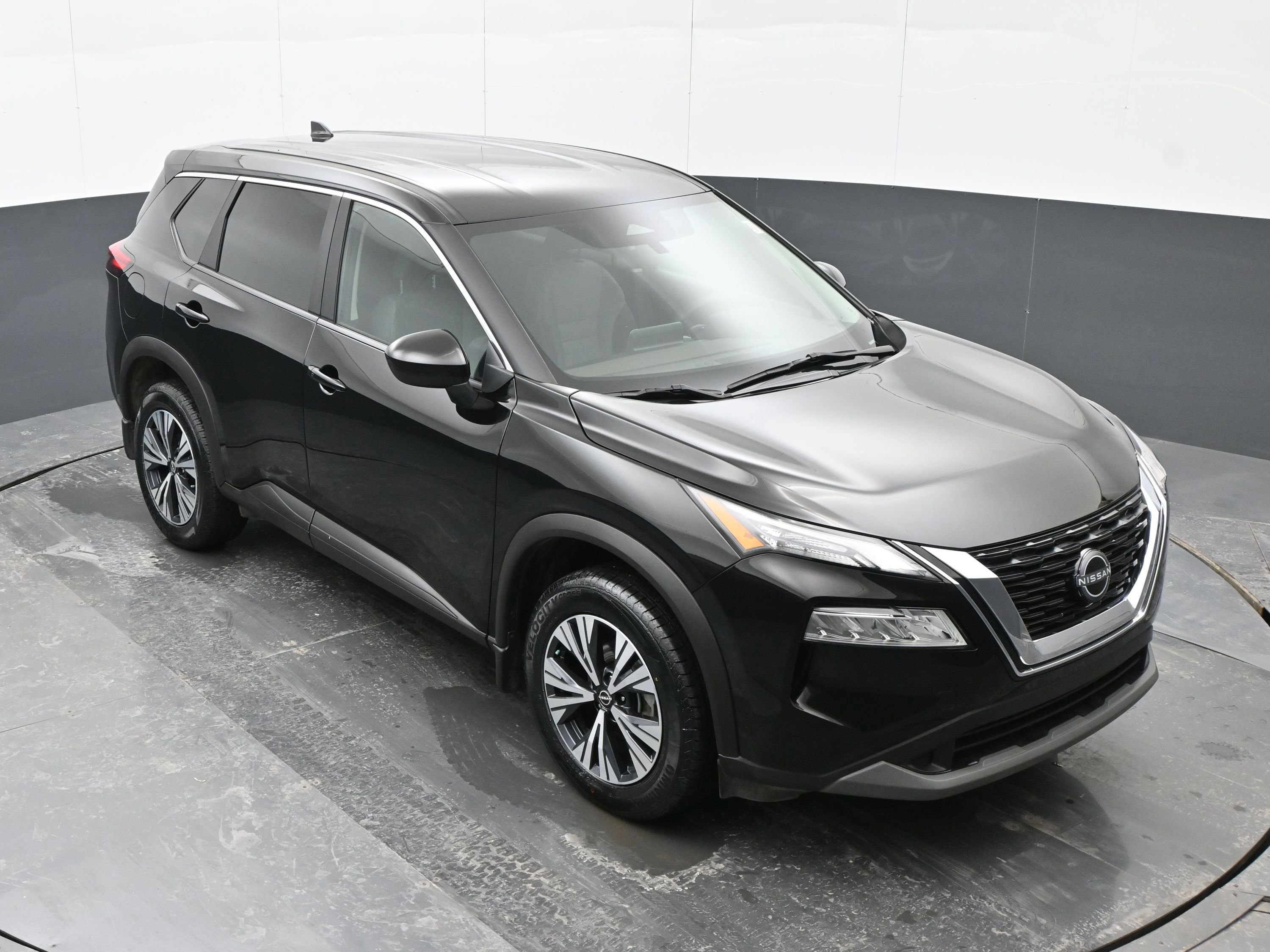 Used 2023 Nissan Rogue SV image 29