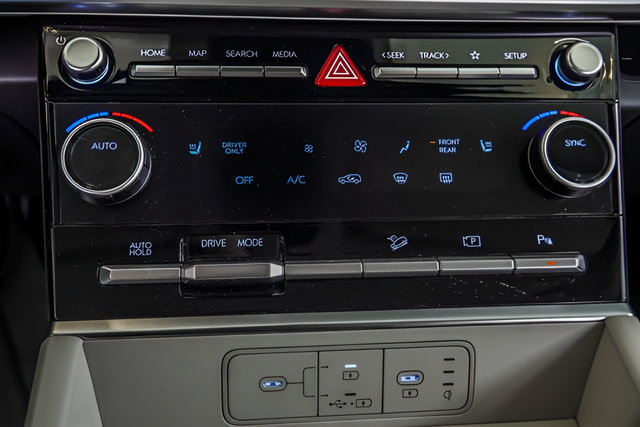 Certified 2025 Hyundai Santa Fe SEL FWD image 17