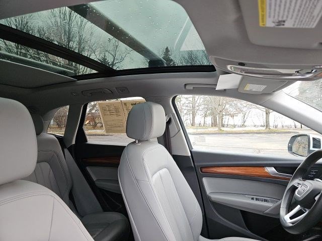 Used 2023 Audi Q5 2.0T Premium w/ Convenience Package image 13