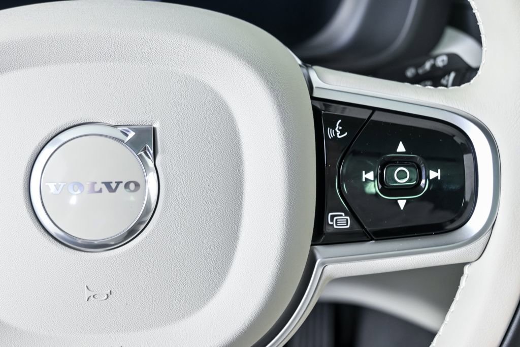 Used 2026 Volvo XC60 B5 Ultra w/ Climate Package image 13