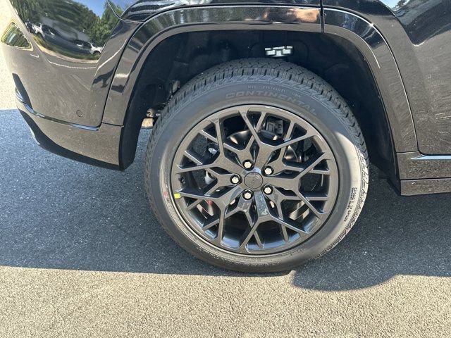 New 2025 Jeep Grand Cherokee Summit image 17
