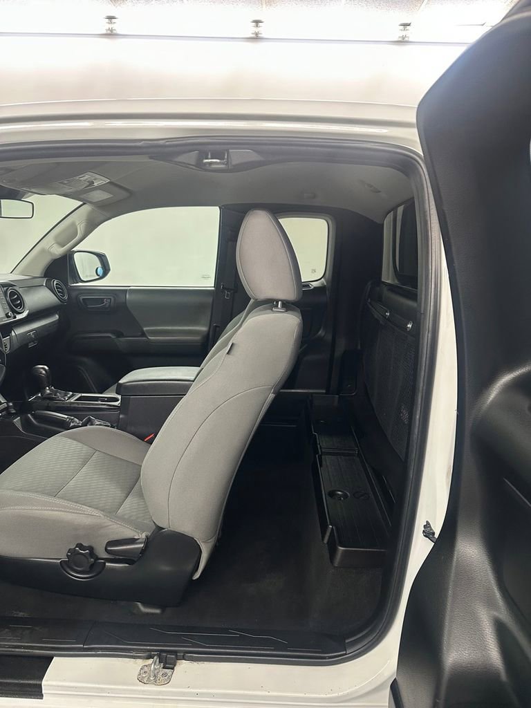 Used 2022 Toyota Tacoma SR image 13