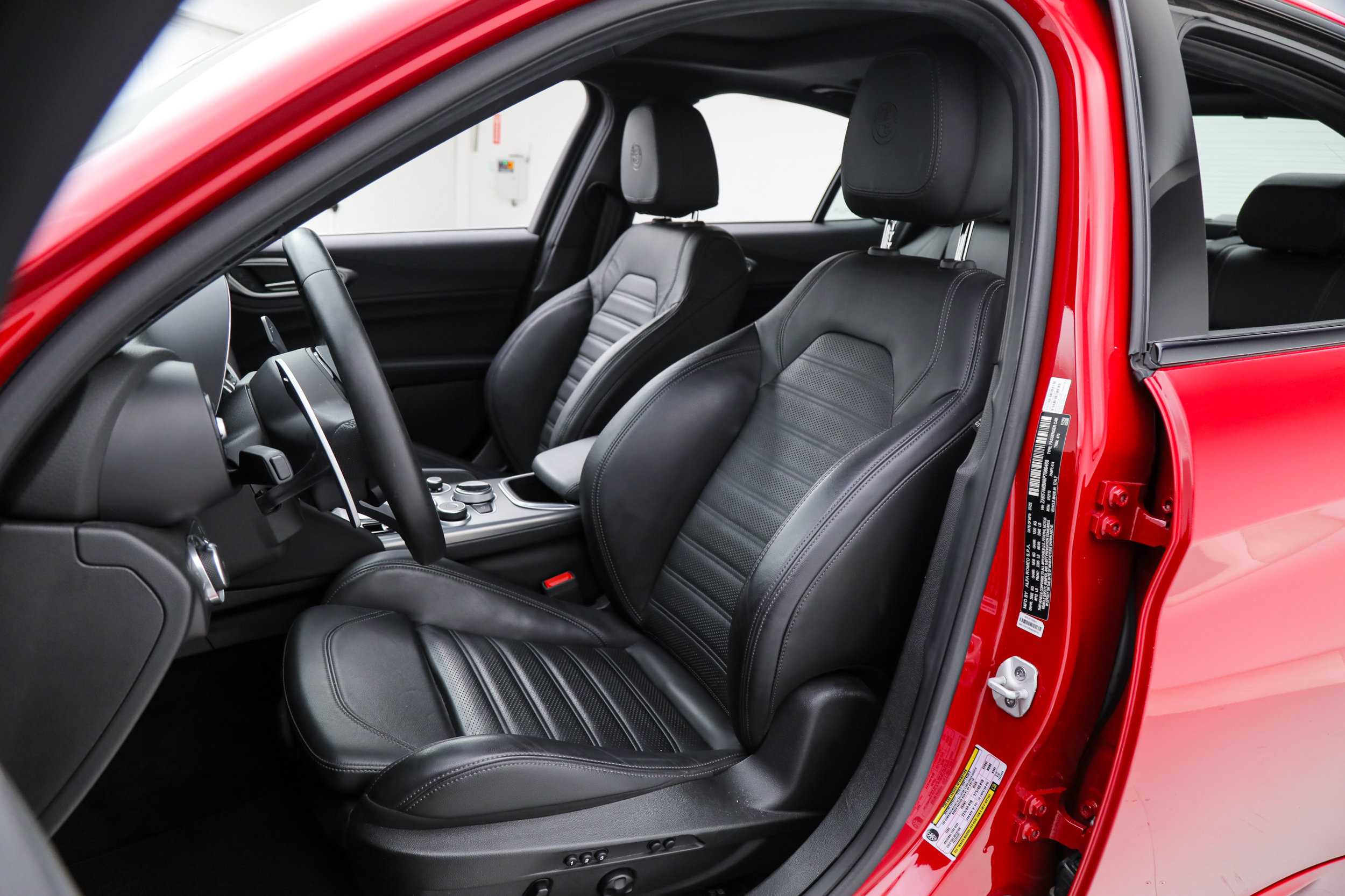 Used 2023 Alfa Romeo Giulia Veloce RWD image 16
