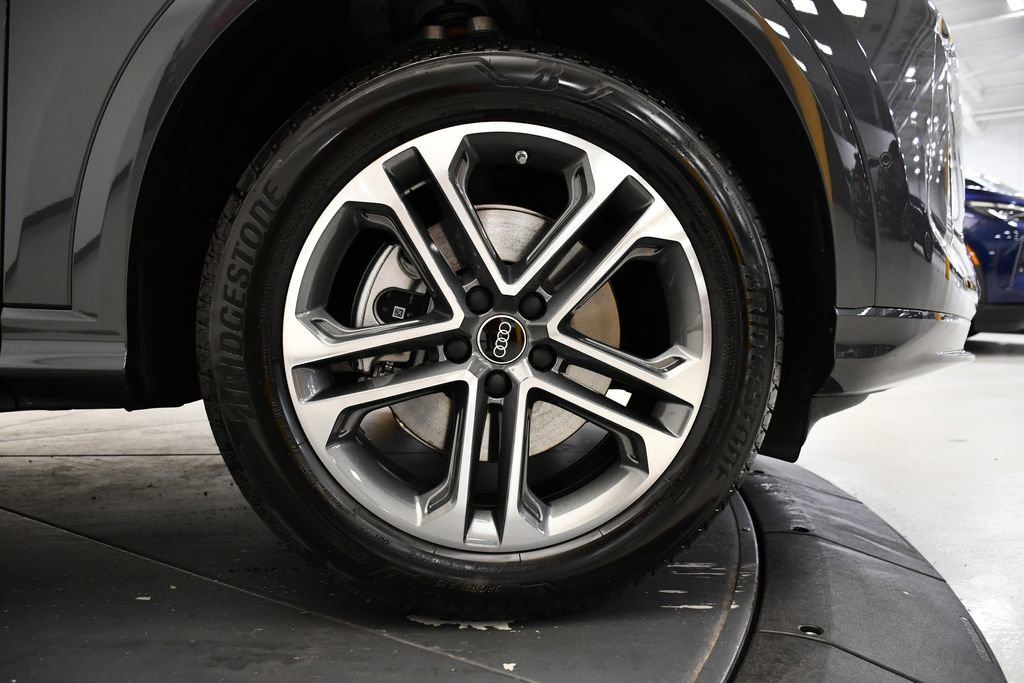 Used 2025 Audi Q5 Premium w/ Convenience Package image 16