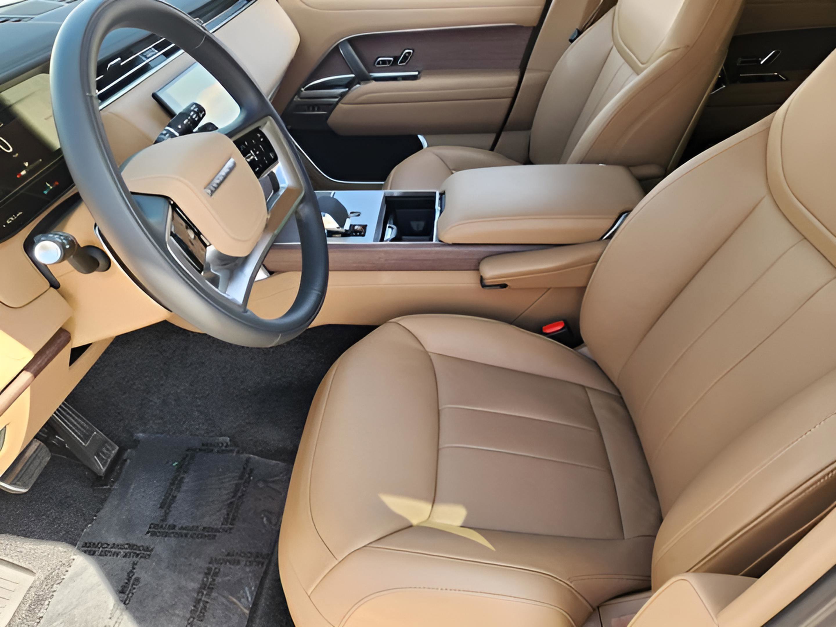 Certified 2025 Land Rover Range Rover SE image 8