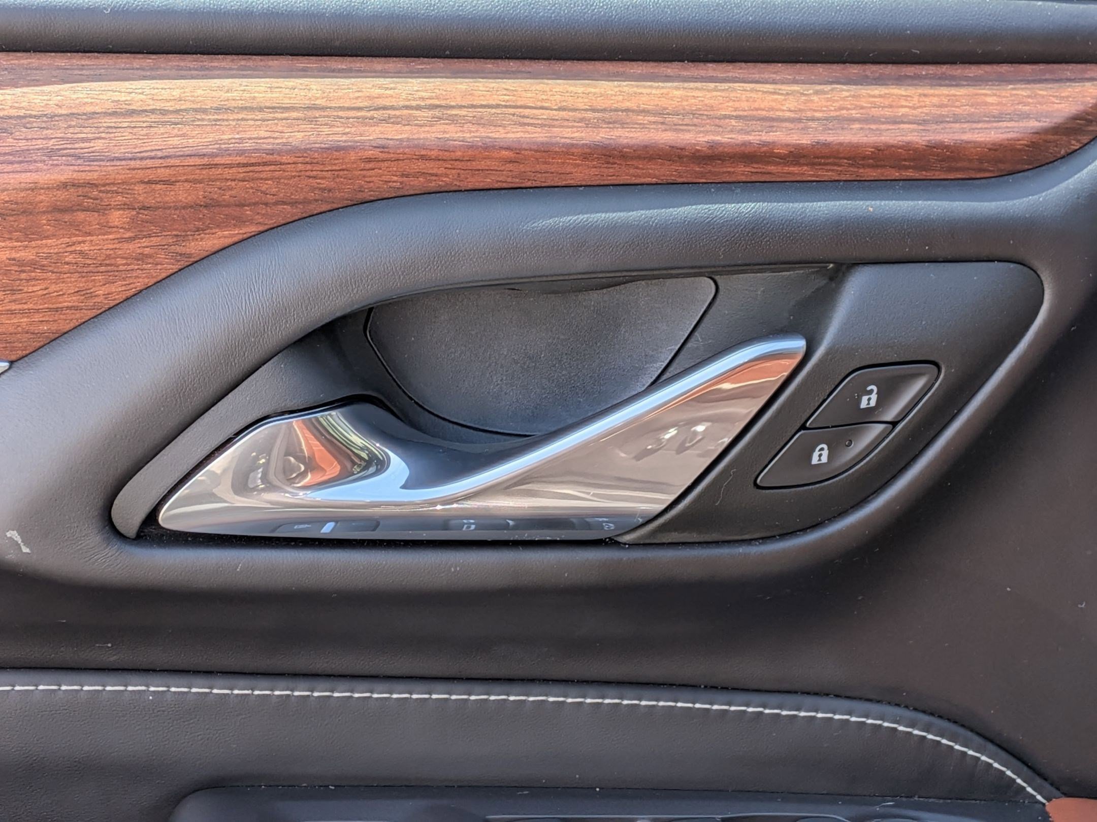 Used 2024 GMC Yukon Denali Ultimate image 13