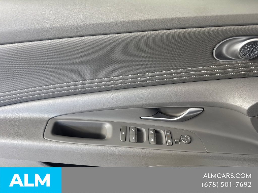 Used 2025 Hyundai Elantra SEL FWD image 13