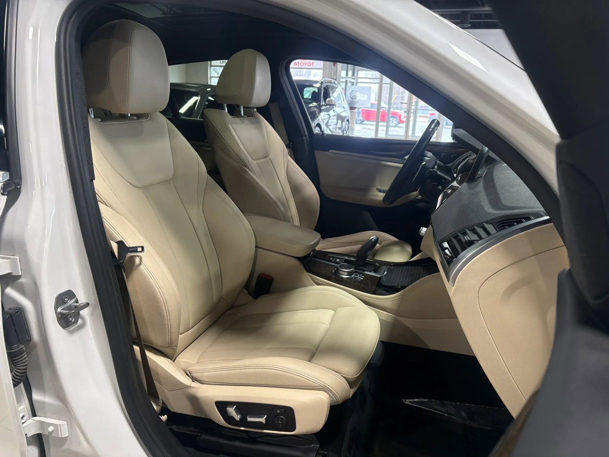 Used 2019 BMW X4 xDrive30i w/ Convenience Package AWD/4WD image 10
