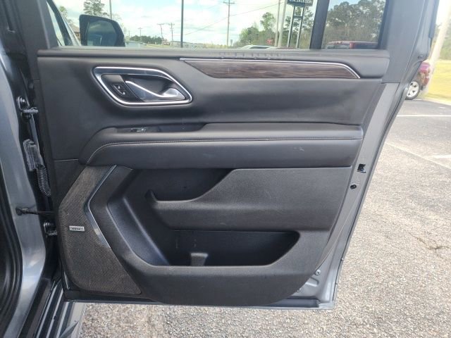 Used 2021 Chevrolet Suburban LT w/ LT Signature Package RWD image 19
