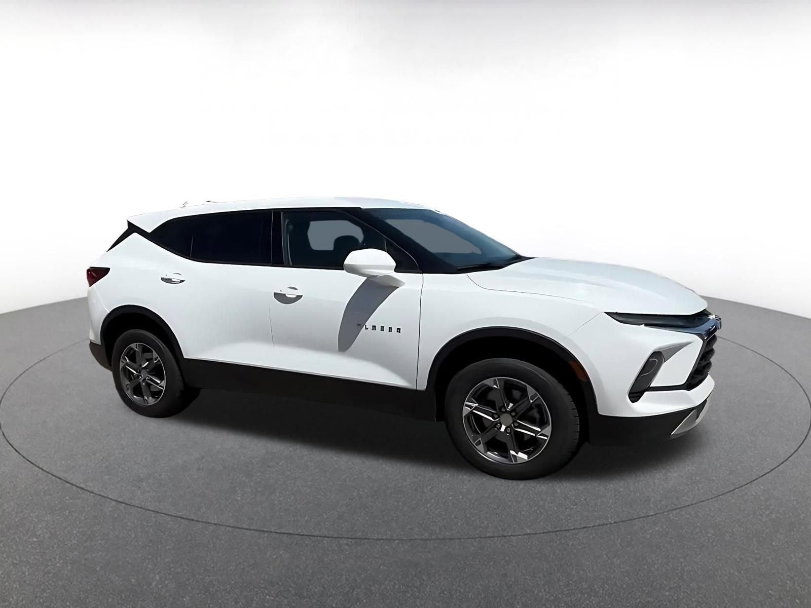 Used 2025 Chevrolet Blazer LT FWD video 2