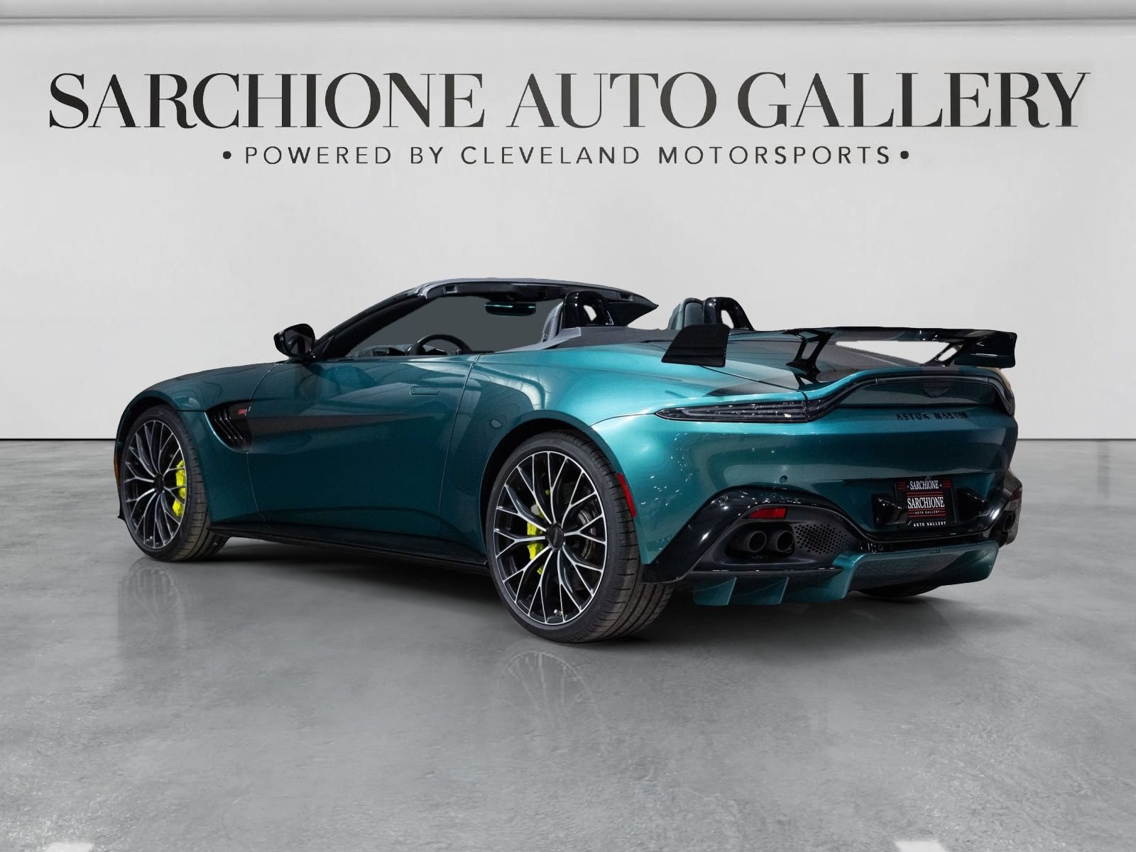 Used 2023 Aston Martin V8 Vantage Roadster RWD image 2