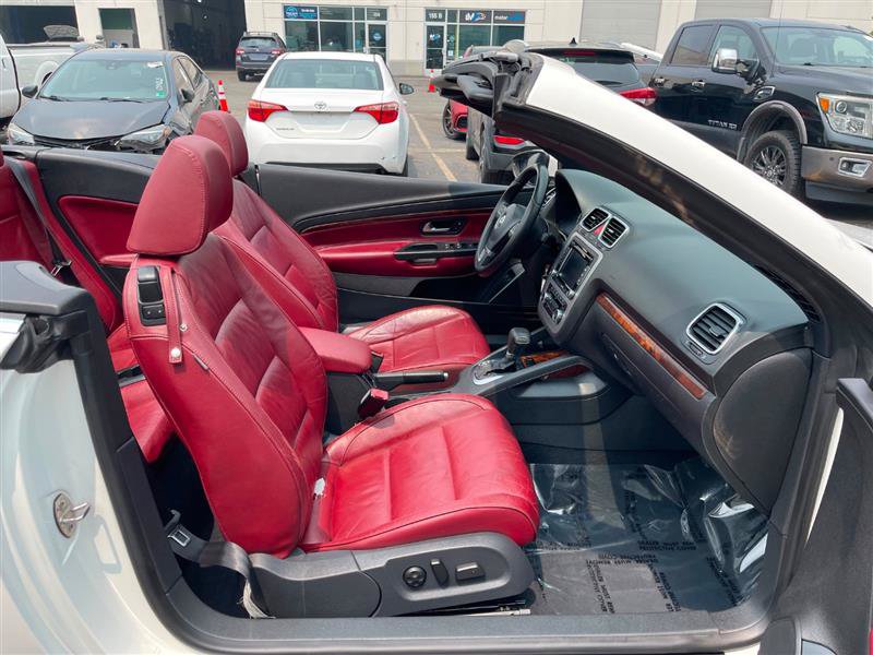 Used 2011 Volkswagen Eos Lux FWD image 20