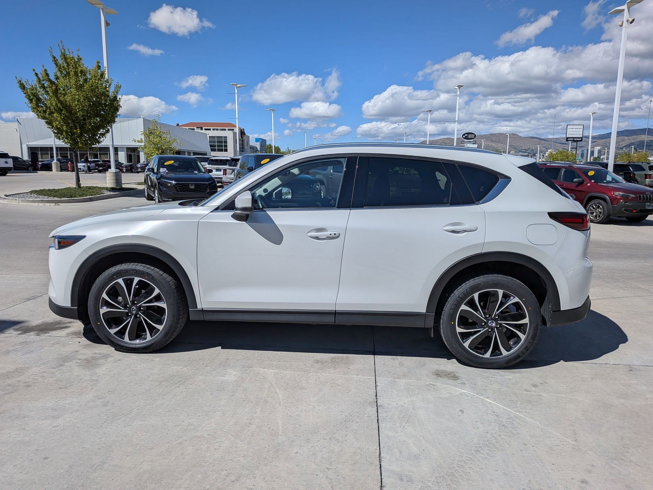 Used 2023 MAZDA CX-5 AWD 2.5 S w/ Premium Package image 3