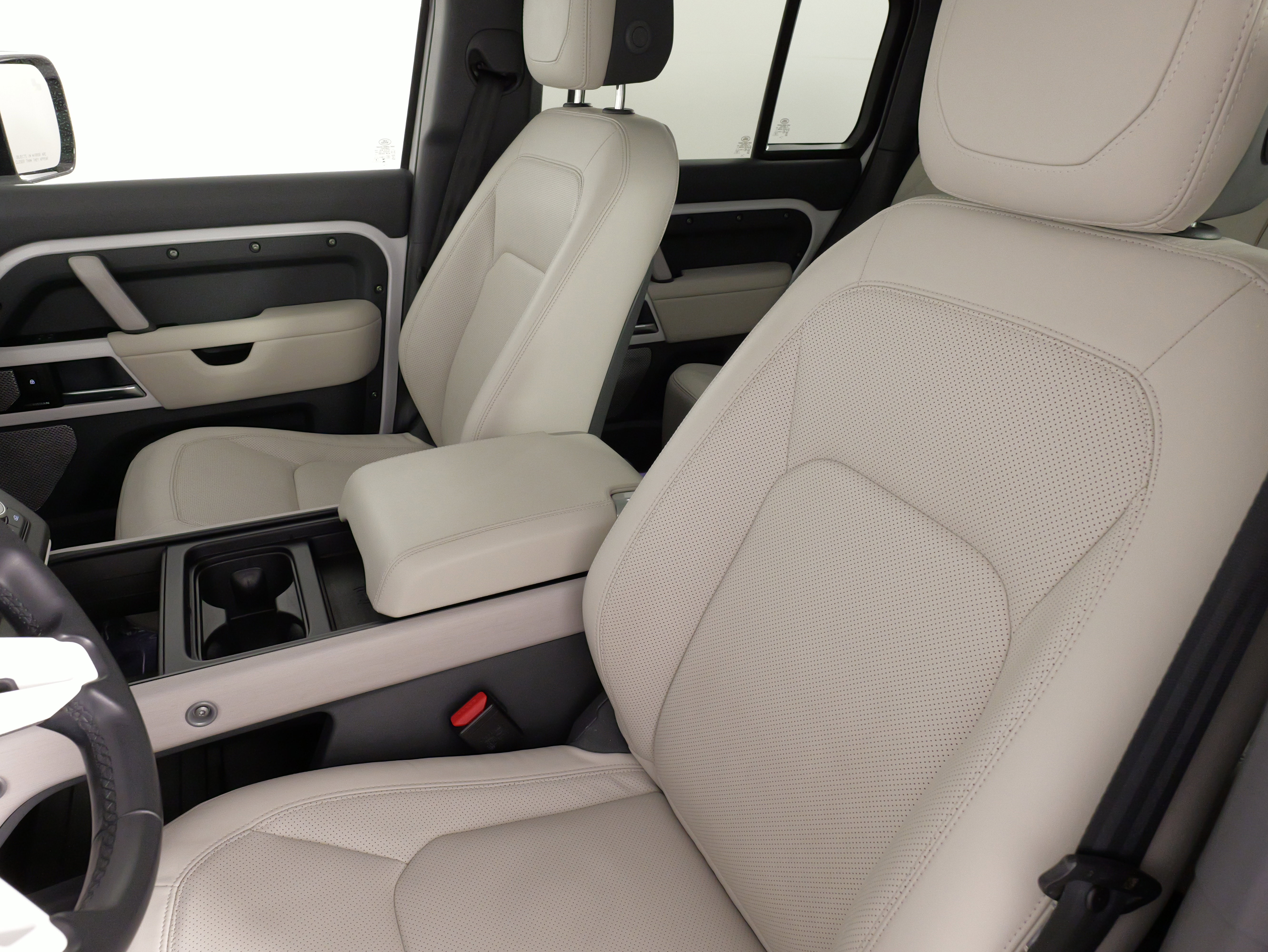 Used 2023 Land Rover Defender 130 S image 30