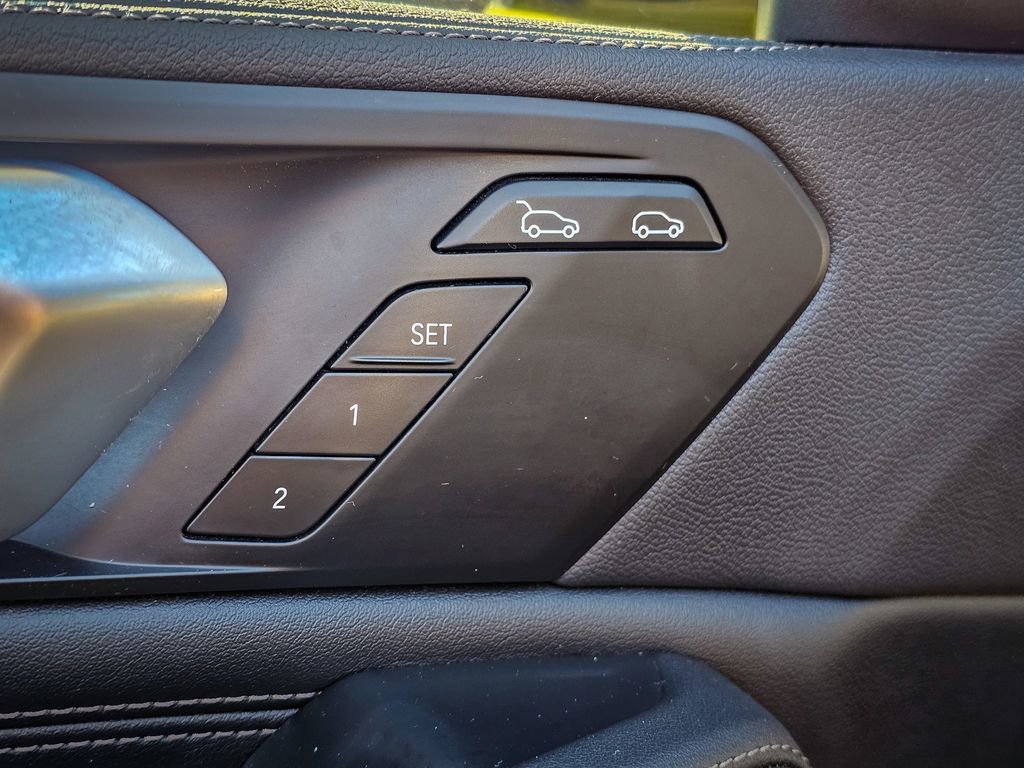 Used 2023 BMW X6 xDrive40i w/ Premium Package image 11