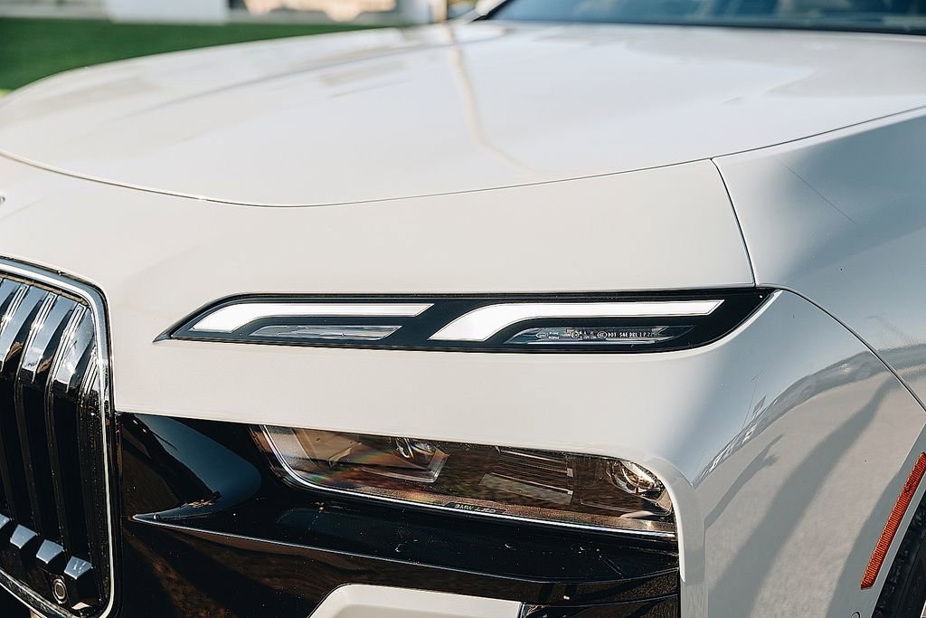 Used 2025 BMW 760i xDrive w/ Executive Package image 12