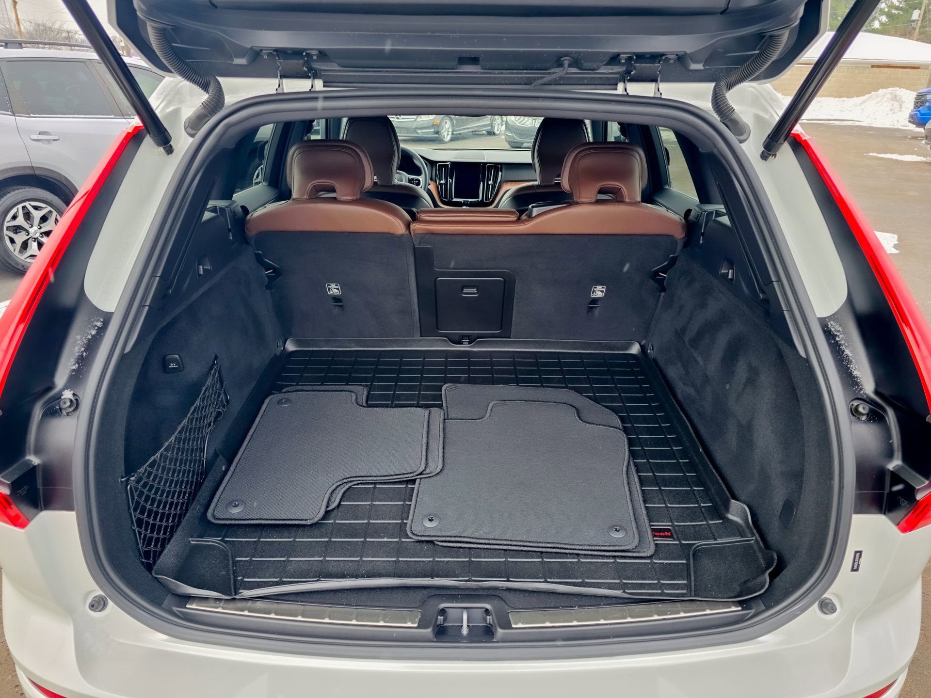 Used 2024 Volvo XC60 T8 Plus w/ Climate Package image 48