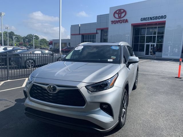 Used 2023 Toyota Highlander XLE FWD video 1