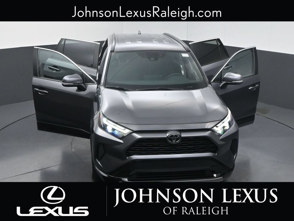 Used 2025 Toyota RAV4 SE AWD/4WD image 34