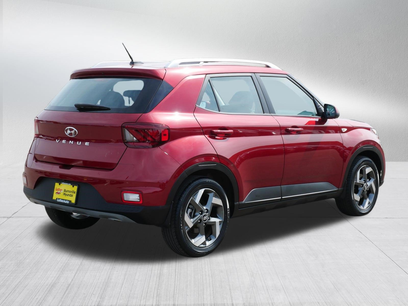 Used 2024 Hyundai Venue Limited FWD image 7
