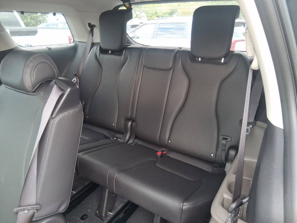 Certified 2026 Kia Carnival EX FWD image 17