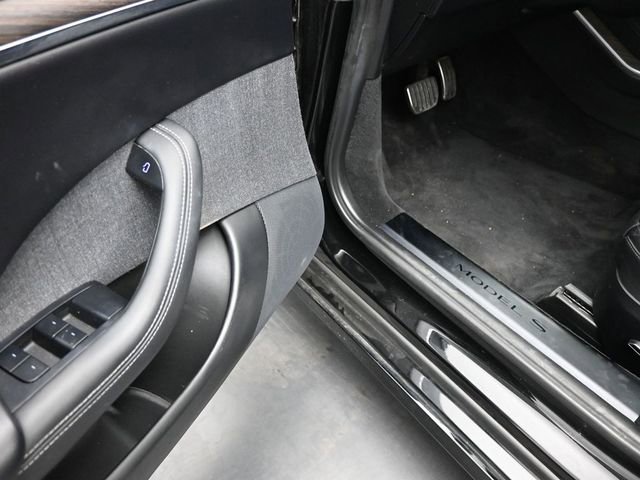 Used 2021 Tesla Model S Plaid image 15