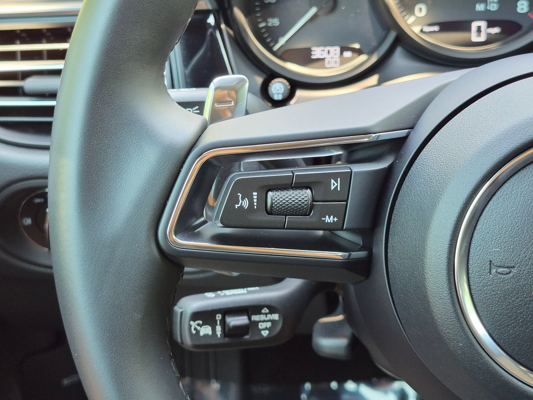 Certified 2026 Porsche Macan AWD/4WD image 9