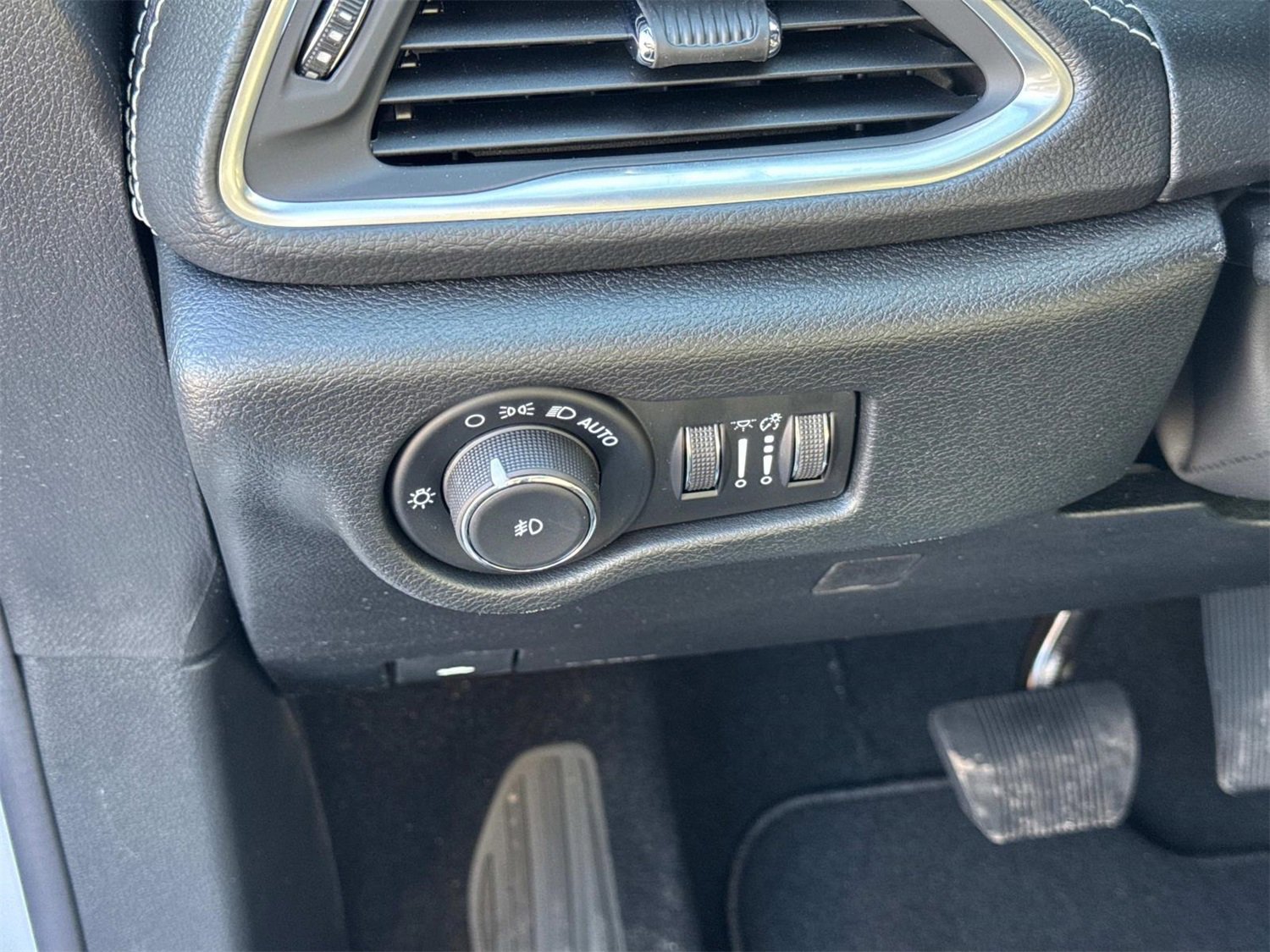 New 2026 Chrysler Pacifica Limited image 25