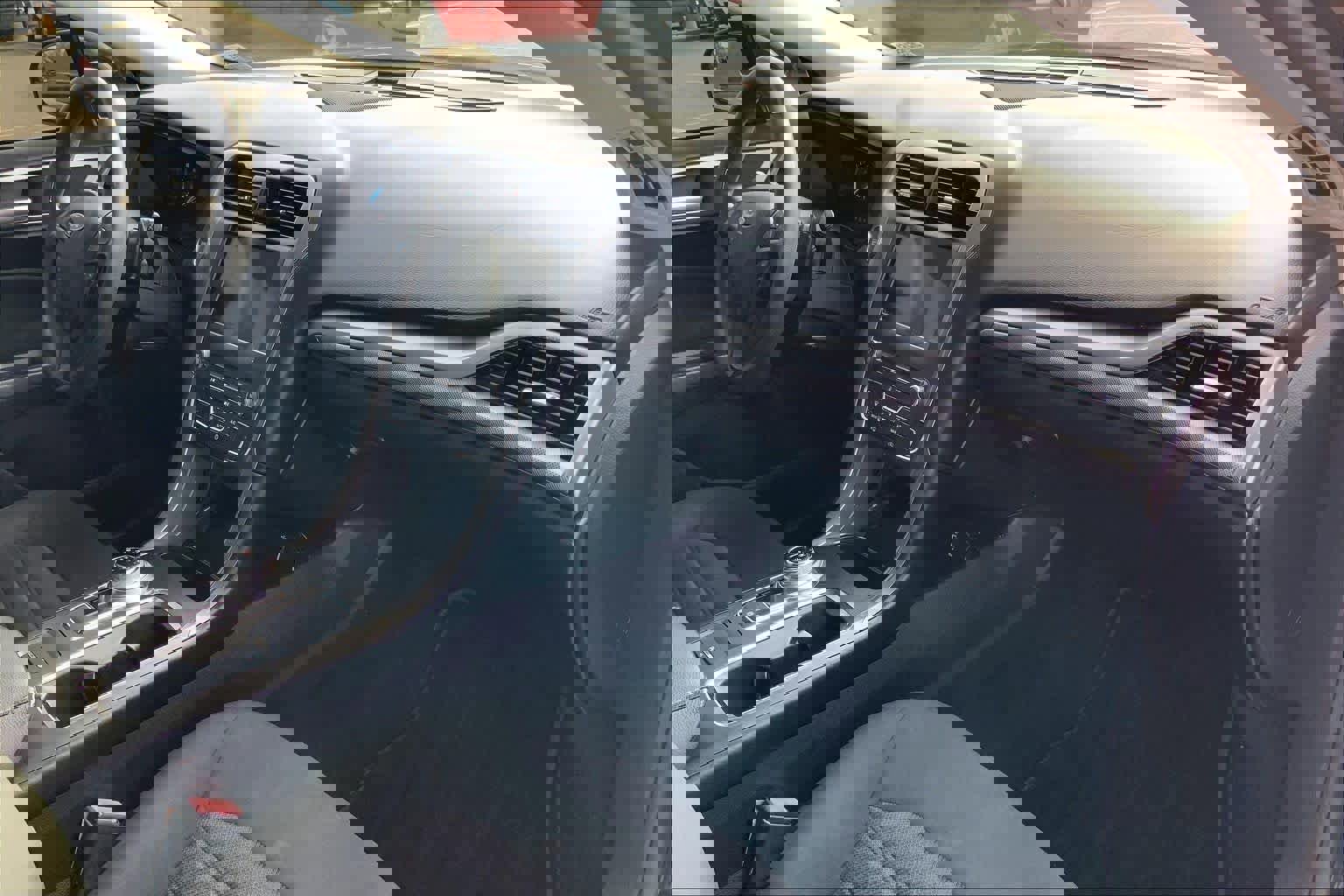 Used 2018 Ford Fusion SE w/ Fusion SE Technology Package image 17