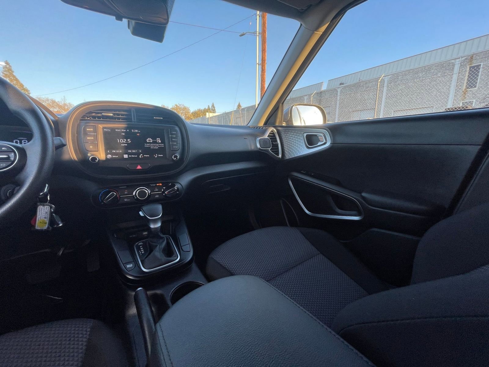 Used 2025 Kia Soul LX w/ LX Technology Package FWD image 33