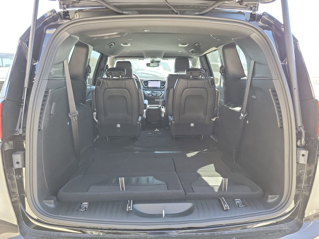 New 2025 Chrysler Voyager LX image 13