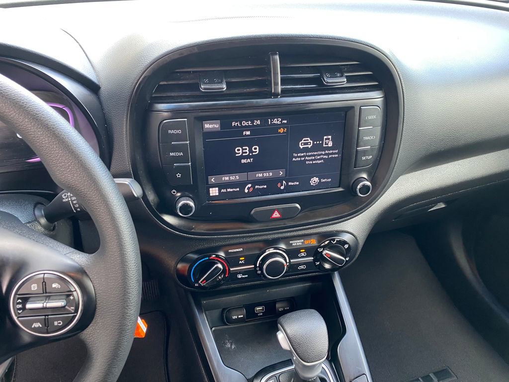 Used 2023 Kia Soul LX w/ LX Technology Package image 34
