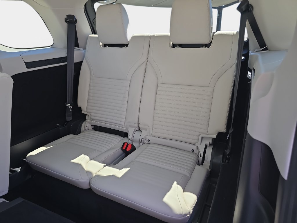 New 2026 Land Rover Discovery S AWD/4WD image 13
