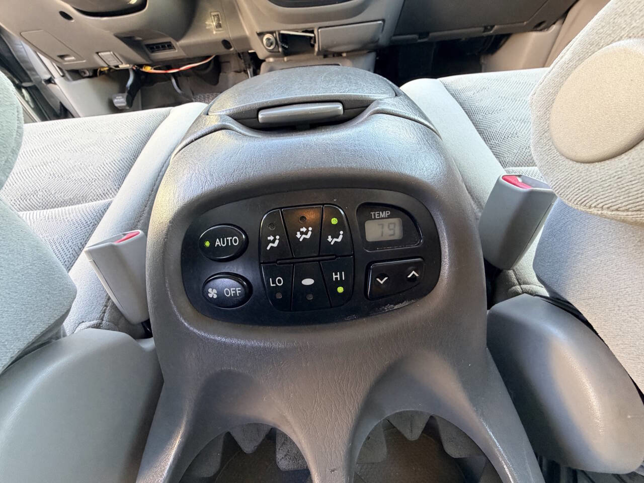 Used 2005 Toyota Sequoia SR5 image 27