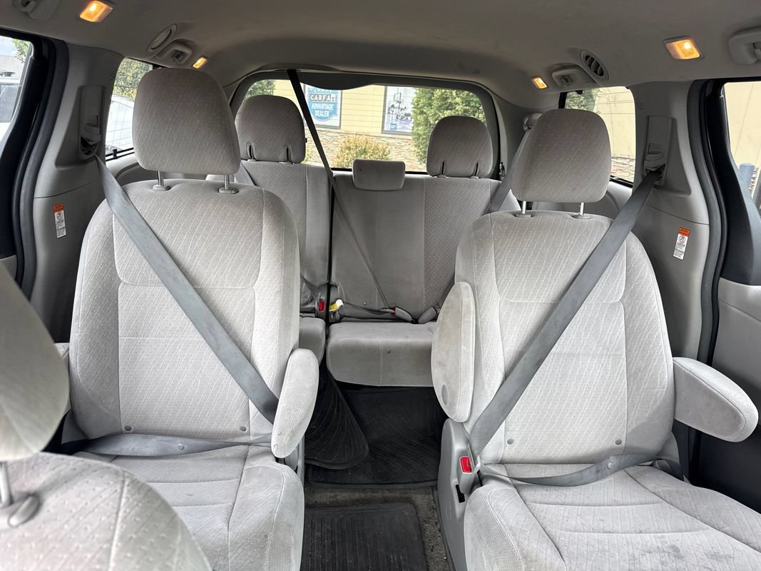 Used 2017 Toyota Sienna LE AWD/4WD image 25