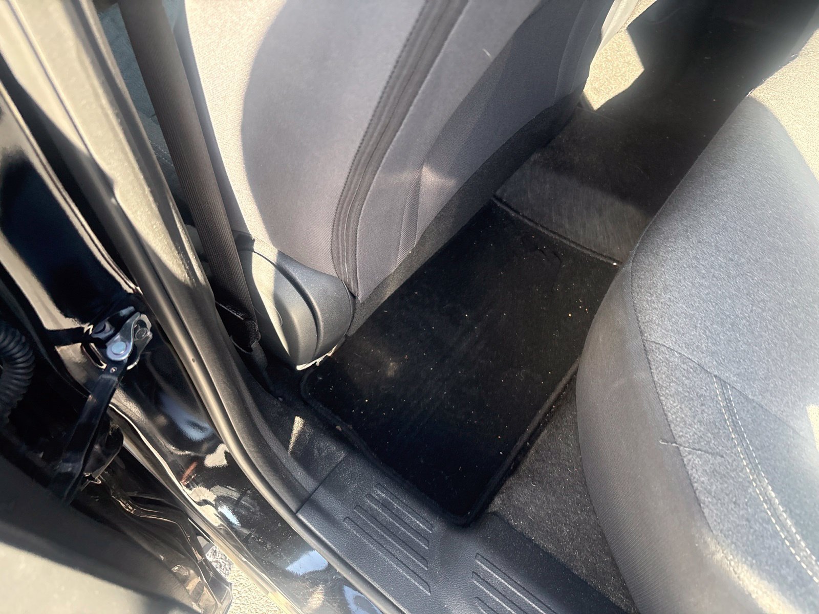 Used 2025 Nissan Kicks SV AWD/4WD image 5