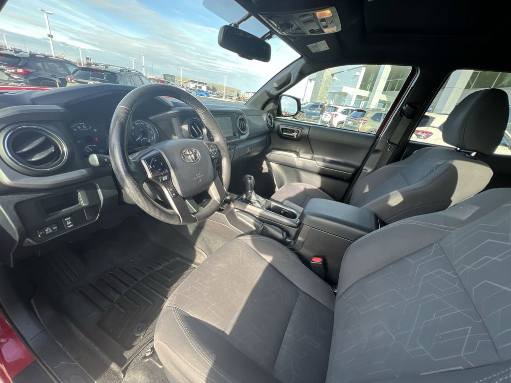 Used 2016 Toyota Tacoma TRD Off-Road image 10